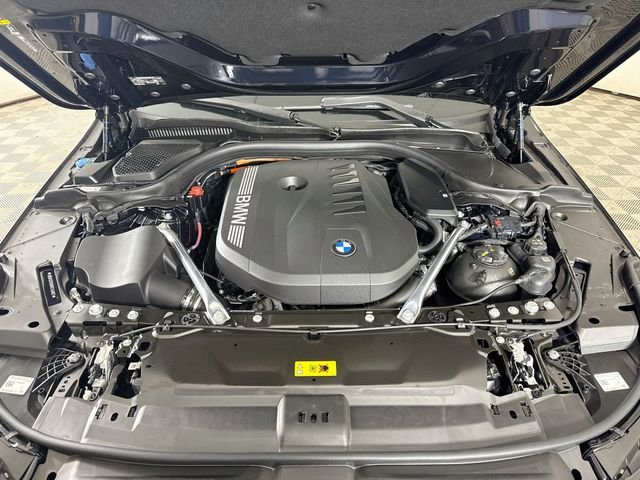 New 2027 Carbon Black Metallic BMW 550e xDrive image 31