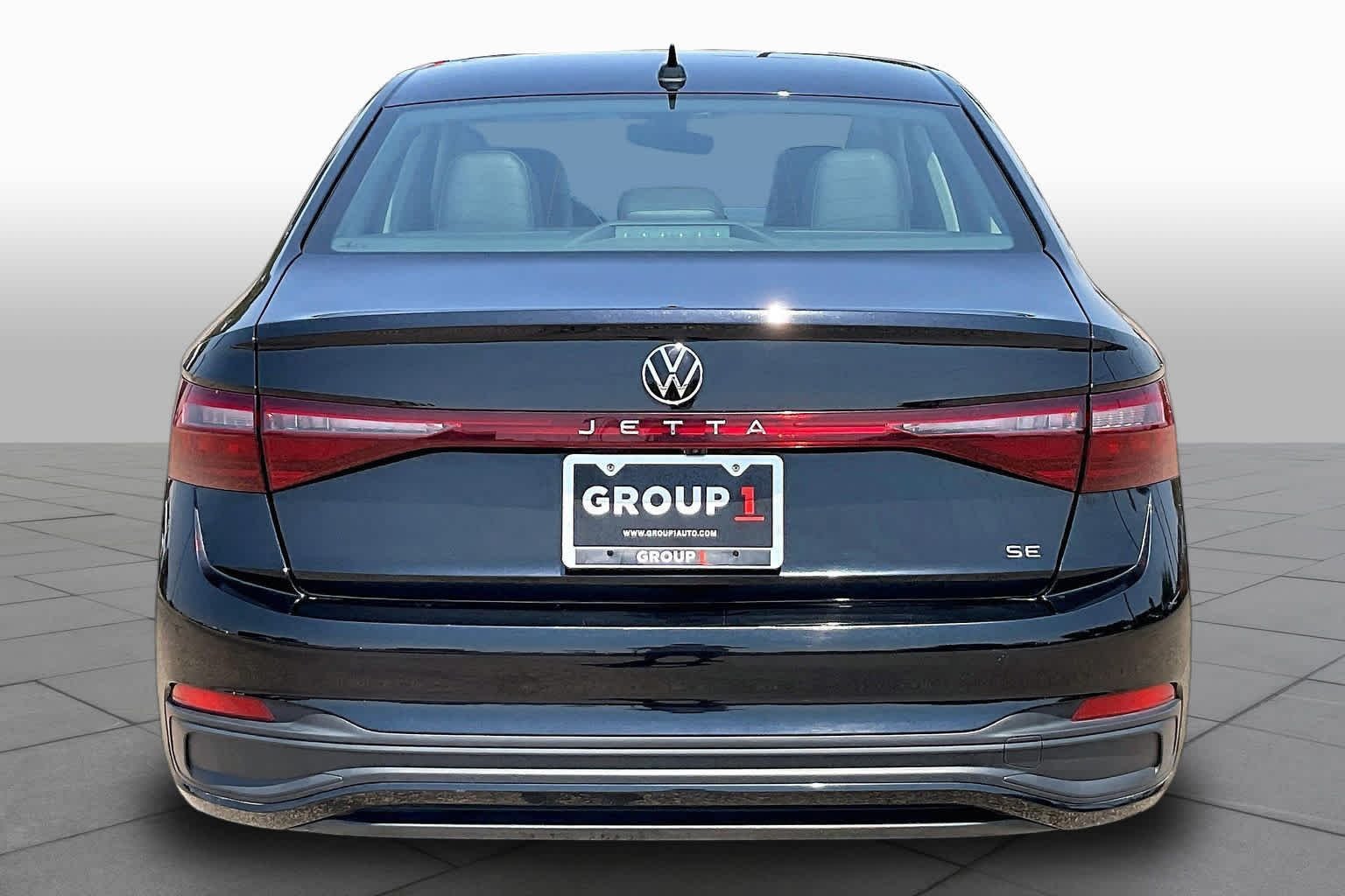 Used 2025 Deep Black Pearl Volkswagen SE image 5