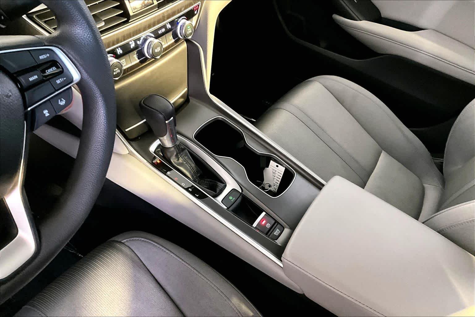 Used 2020 Lunar Silver Metallic Honda EX image 17