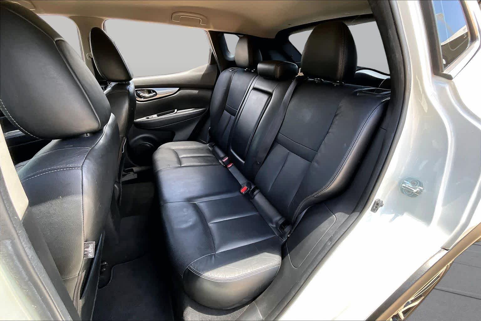 Used 2017 Pearl White Nissan SL image 17
