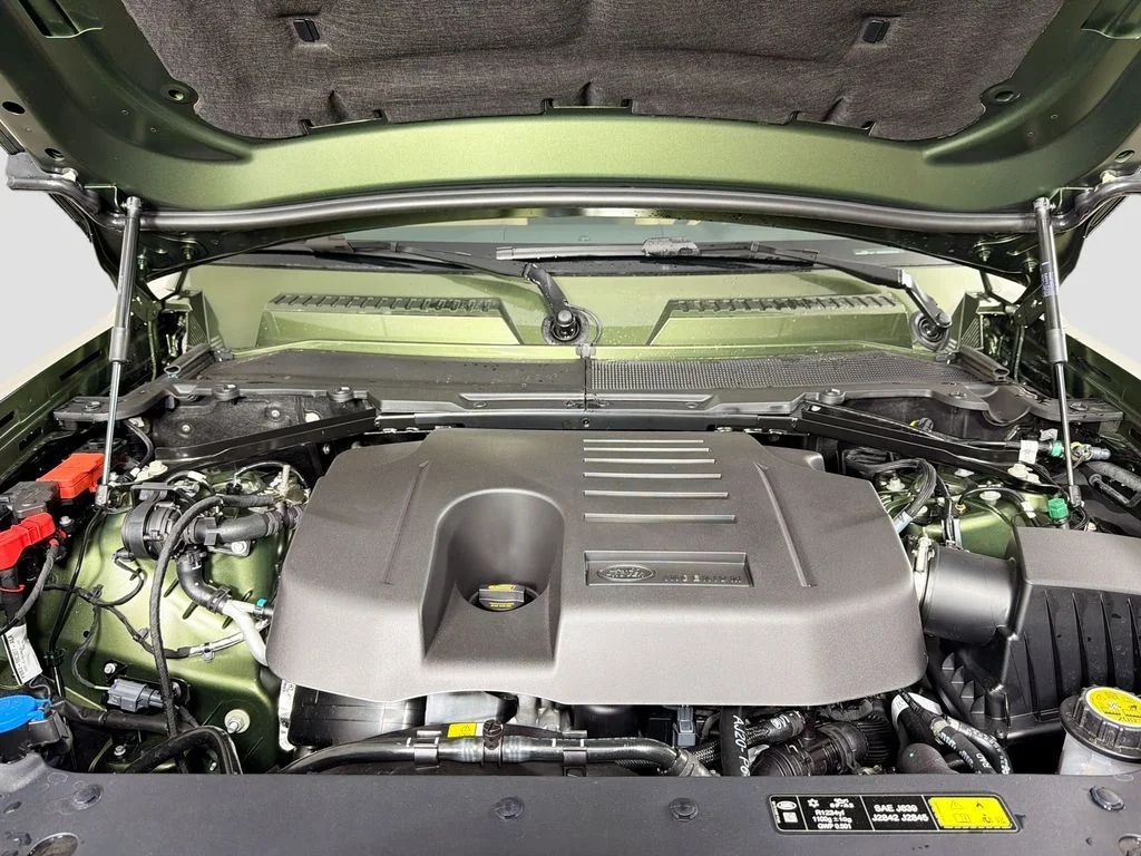 New 2026 Woolstone Green Land Rover X-Dynamic SE image 32