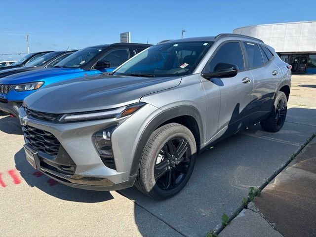 Used 2025 Gray Chevrolet ACTIV image 2