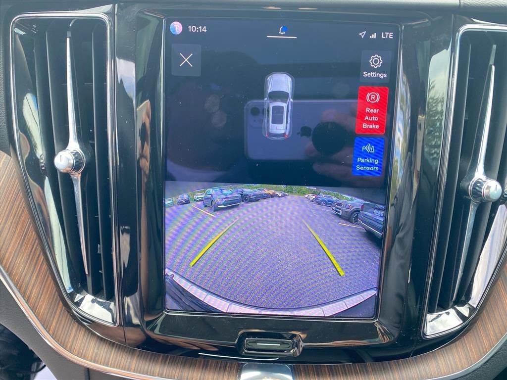 Used 2022 Onyx Black Metallic Volvo B5 Momentum image 15