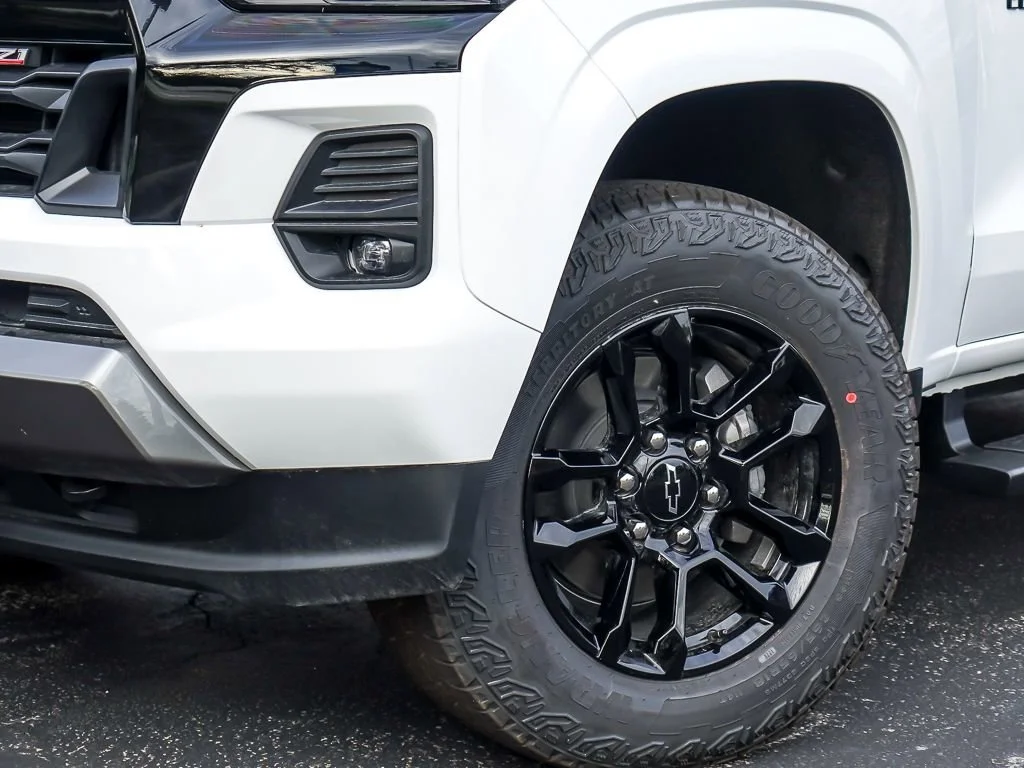New 2026 Summit White Chevrolet Z71 image 5
