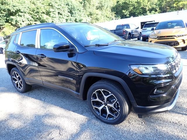 New 2026 Diamond Black Crystal Pearlcoat Jeep Limited image 9