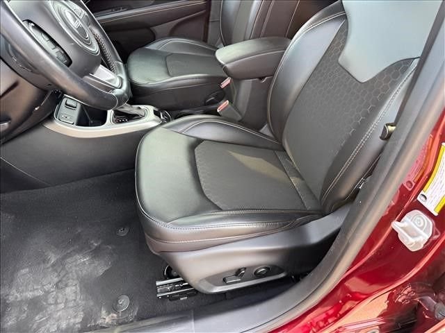 Used 2021 Red Jeep Latitude image 6