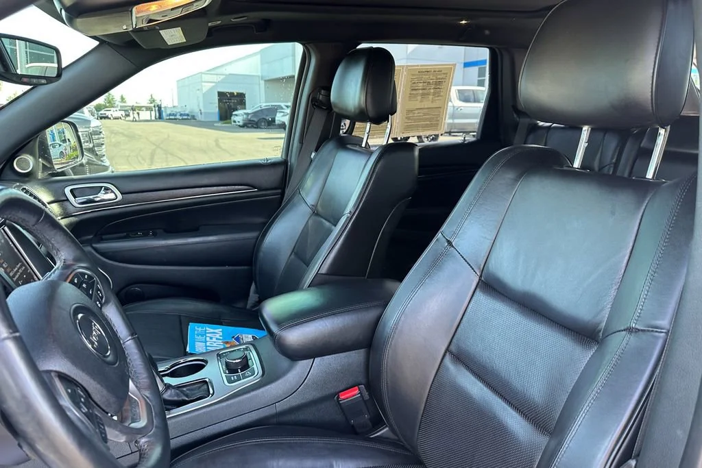 Used 2018 Silver Jeep High Altitude image 25