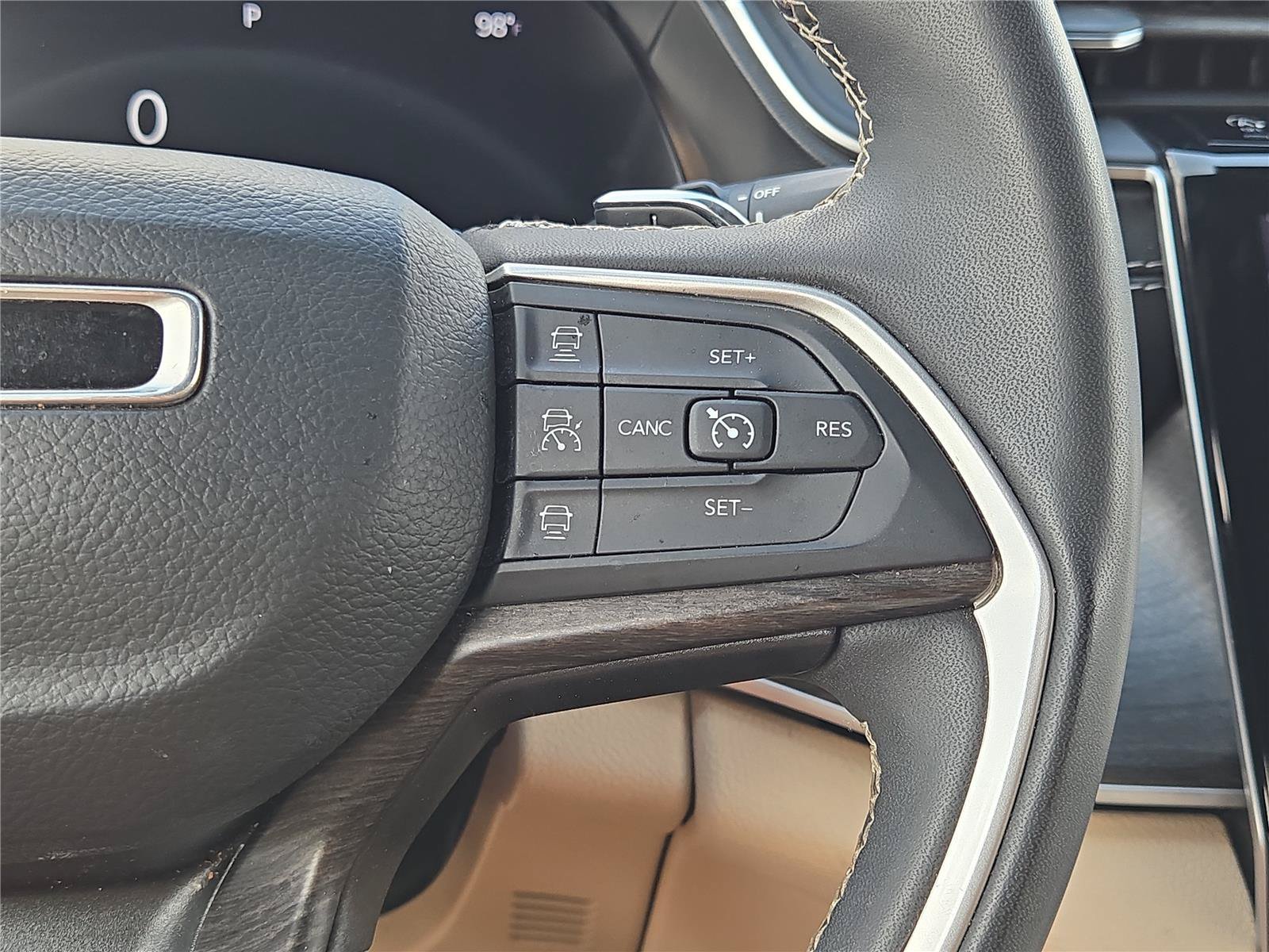 Used 2023 Bright White Clearcoat Jeep Limited image 24