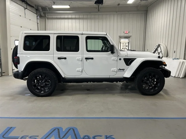 Used 2025 WHITE JEEP Backcountry image 4