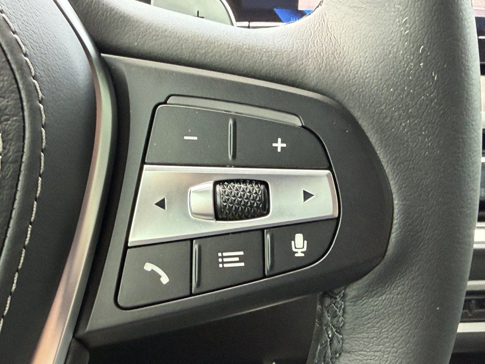 New 2026 Skyscraper Grey Metallic BMW xDrive40i image 31