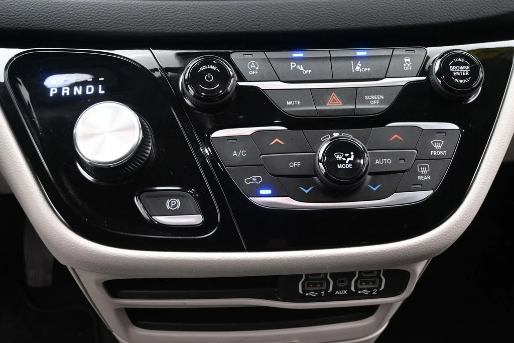 Used 2023 White Chrysler Touring L image 22