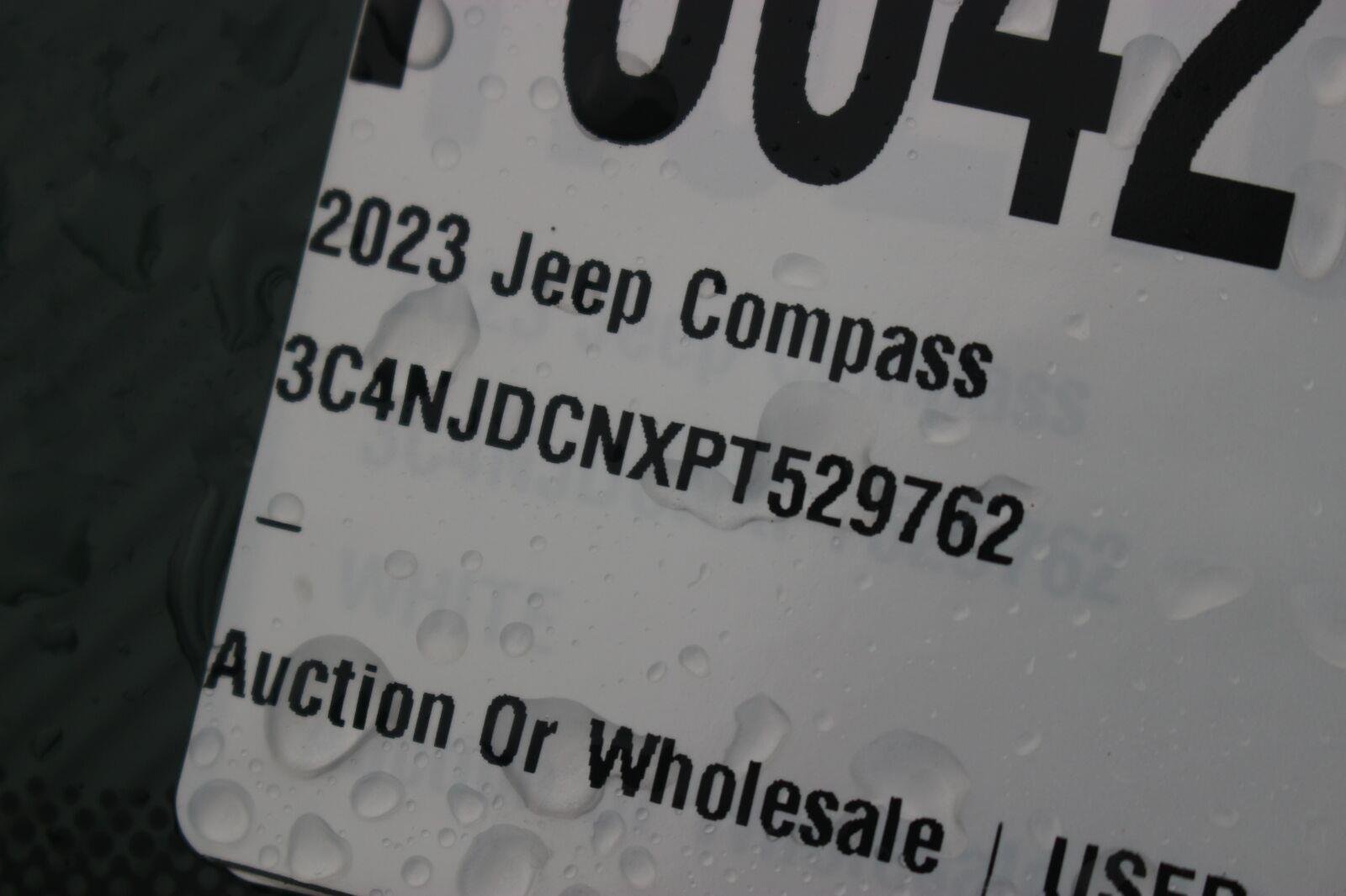 Used 2023  Jeep Limited image 35