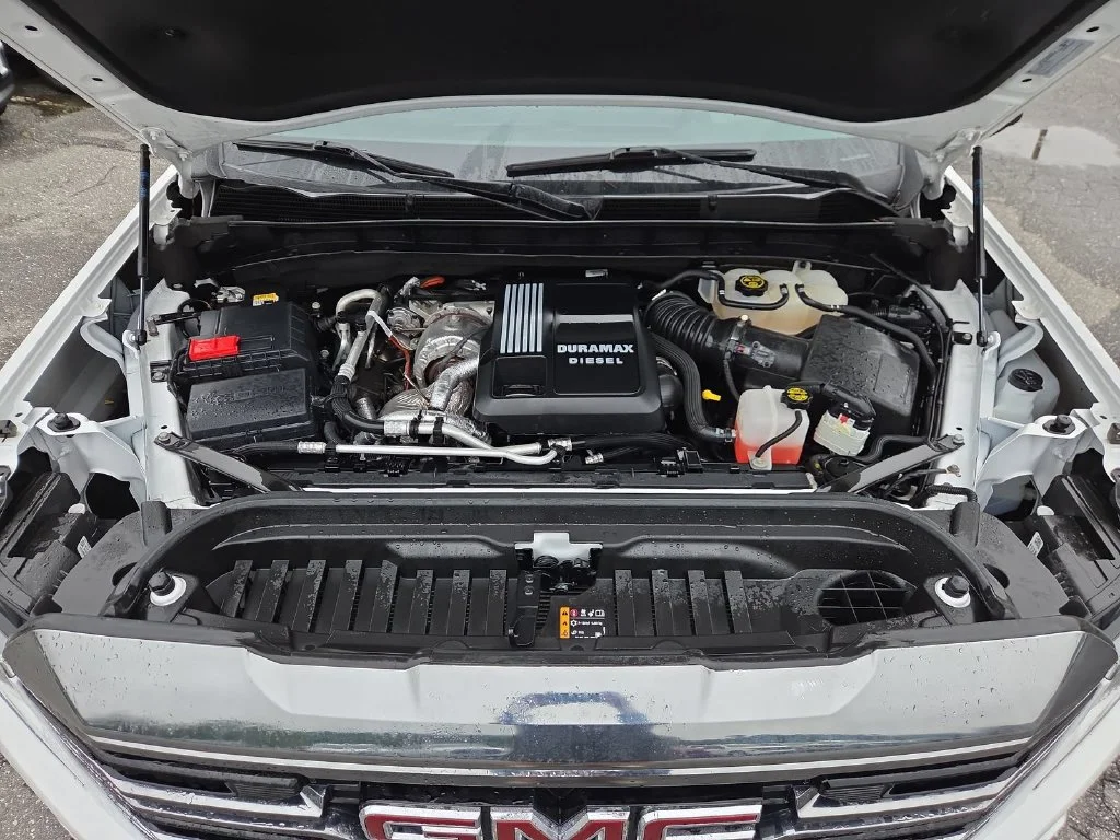 Used 2023 White GMC AT4 image 19