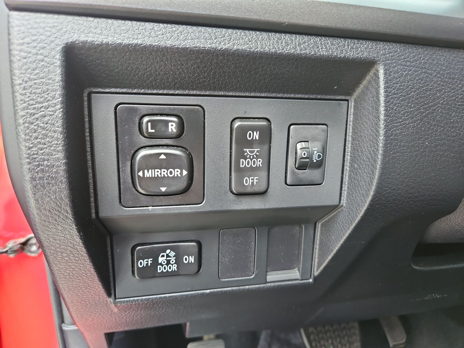 Used 2014 Red Toyota SR5 image 23