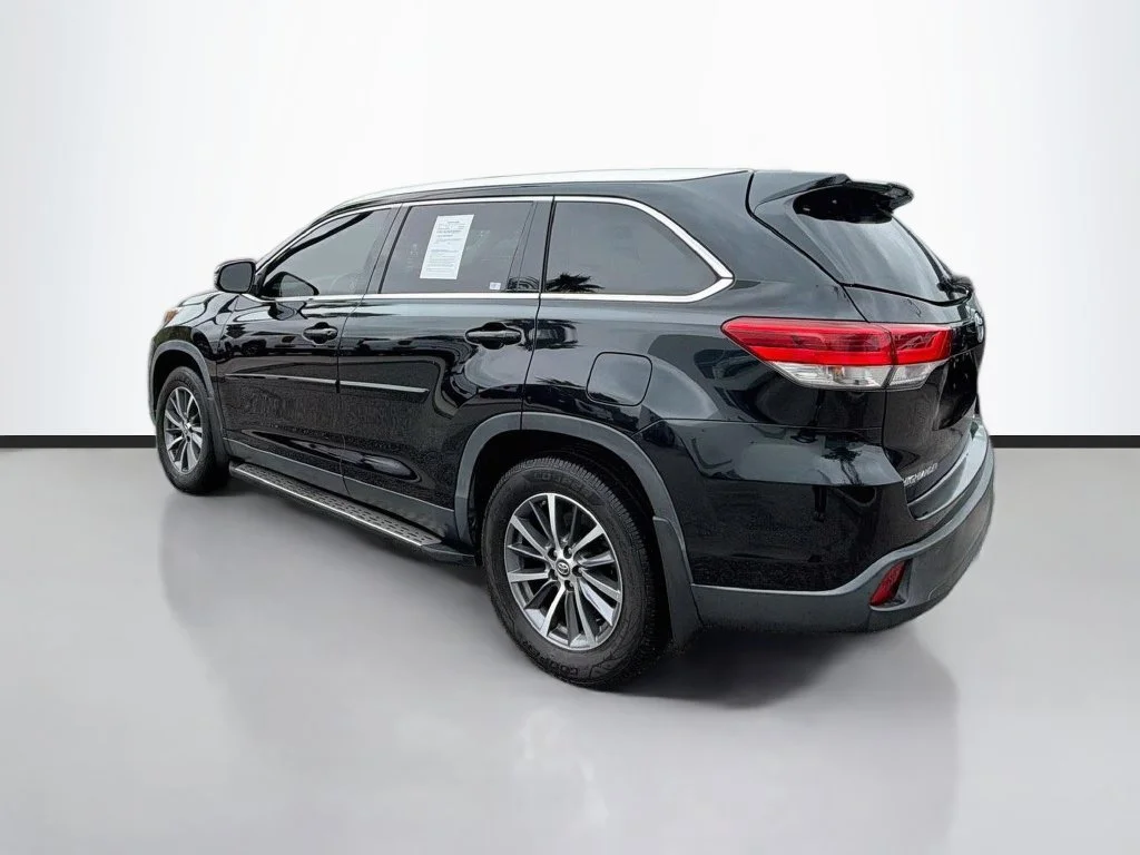Used 2019 Black Toyota XLE image 7