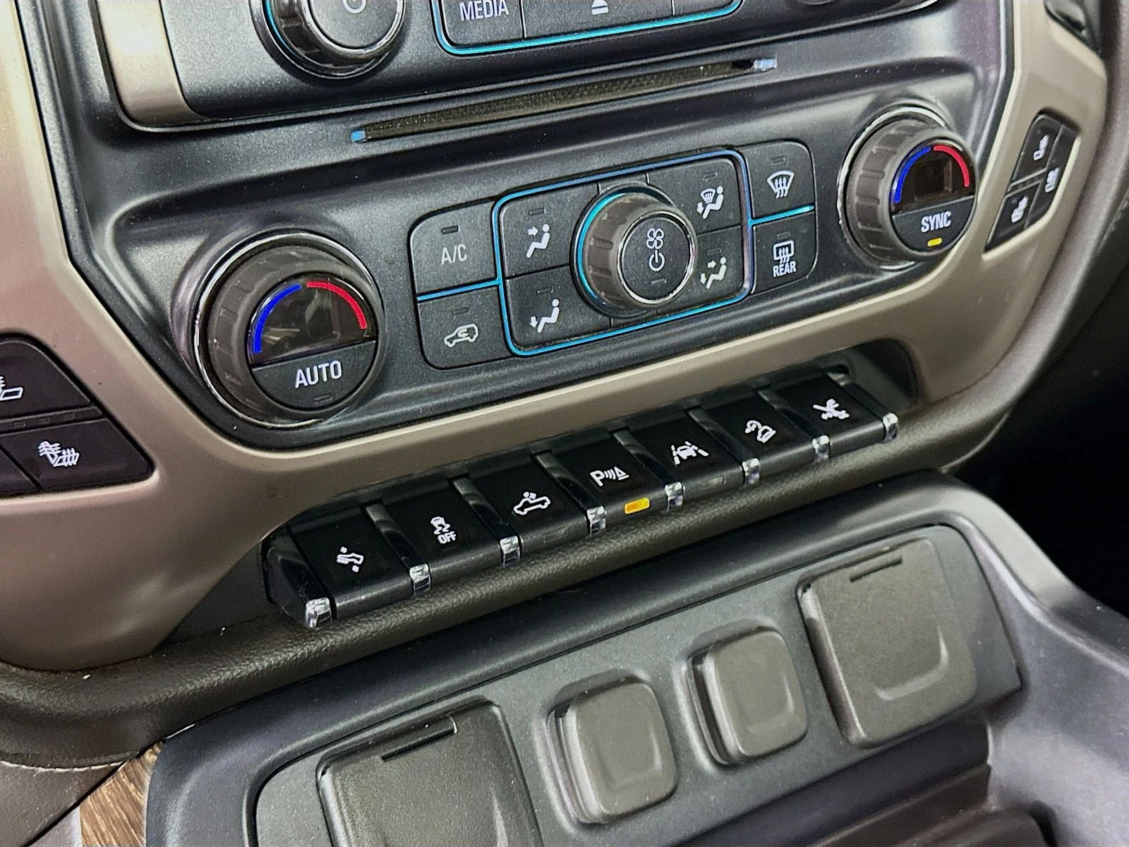 Used 2018 Red Quartz Tintcoat GMC Denali image 17