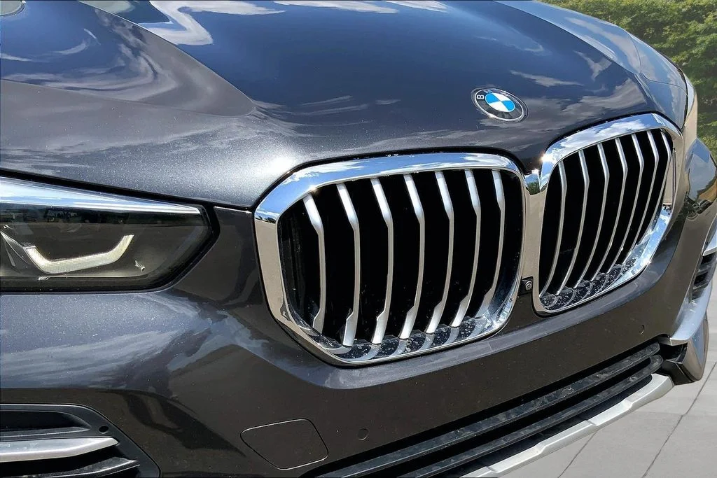 Used 2023 Gray BMW xDrive40i image 32