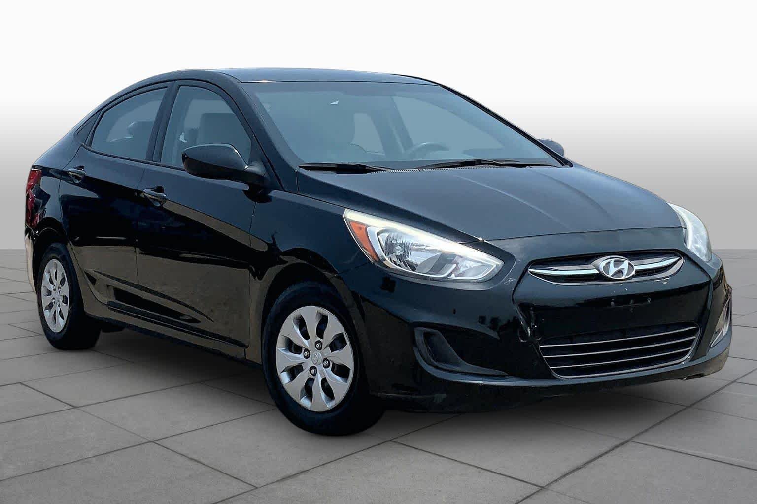 Used 2016 Ultra Black Pearl Hyundai SE image 3