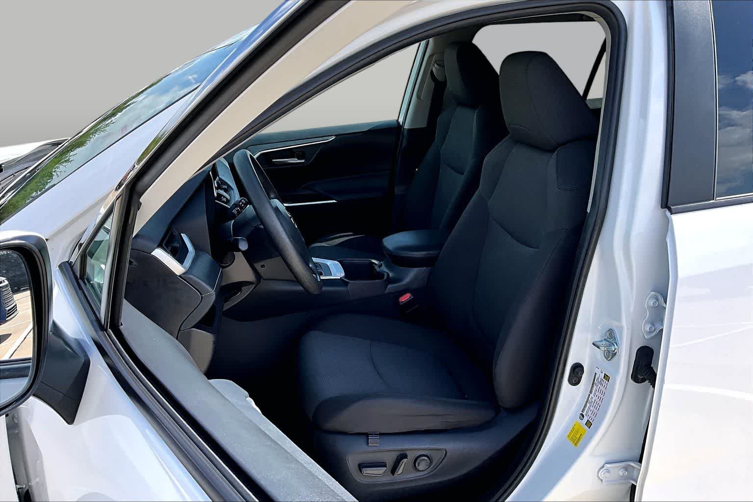 Used 2025 Ice Cap Toyota XLE image 8
