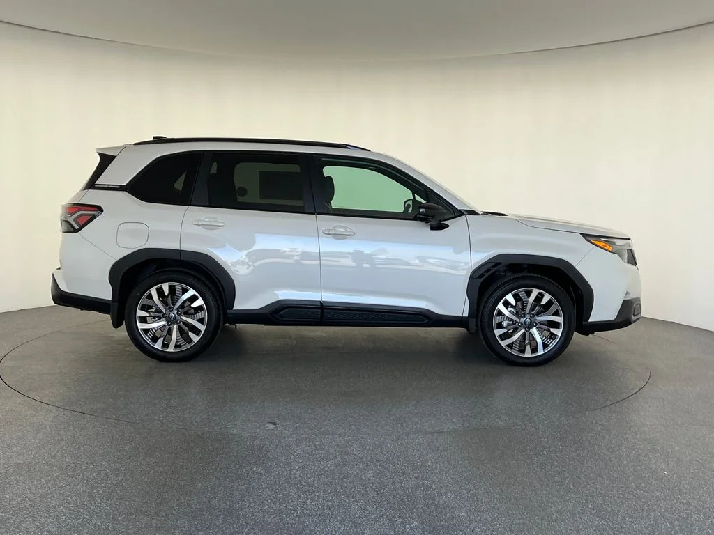 New 2026 CRYSTAL WHITE PEARL Subaru Touring image 2