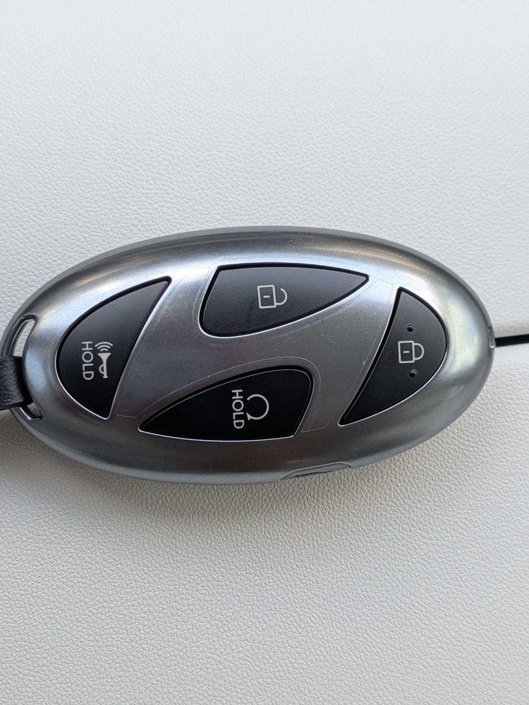 New 2026 White Hyundai SEL FWD image 34