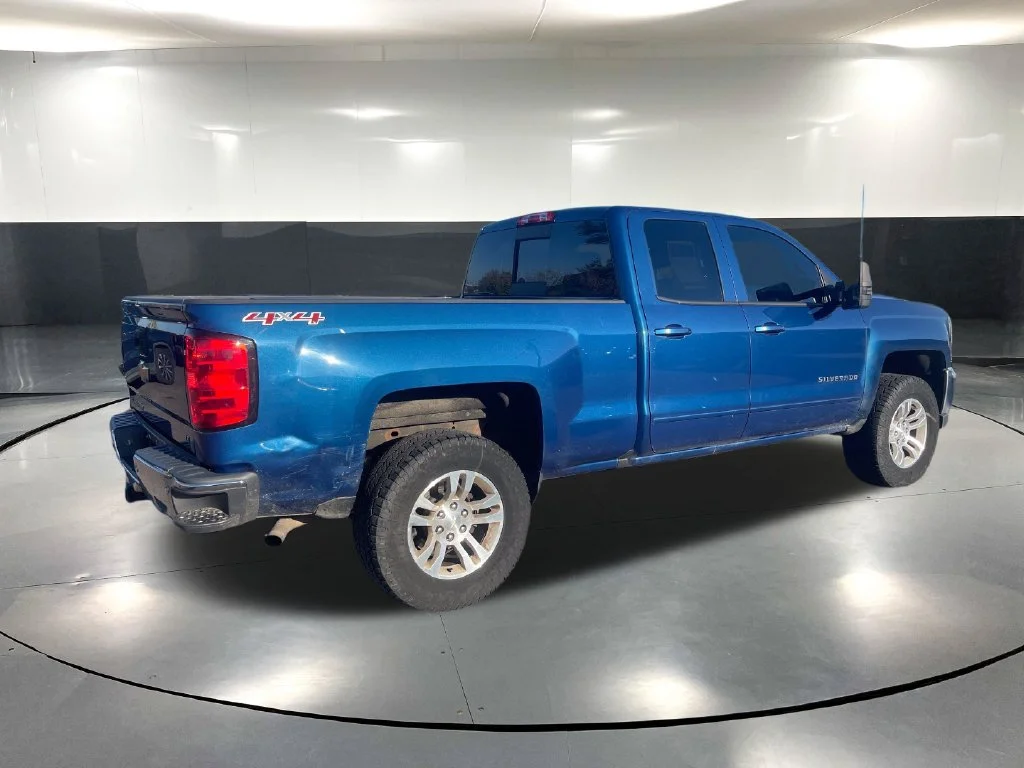 Used 2017 Blue Chevrolet LT image 7