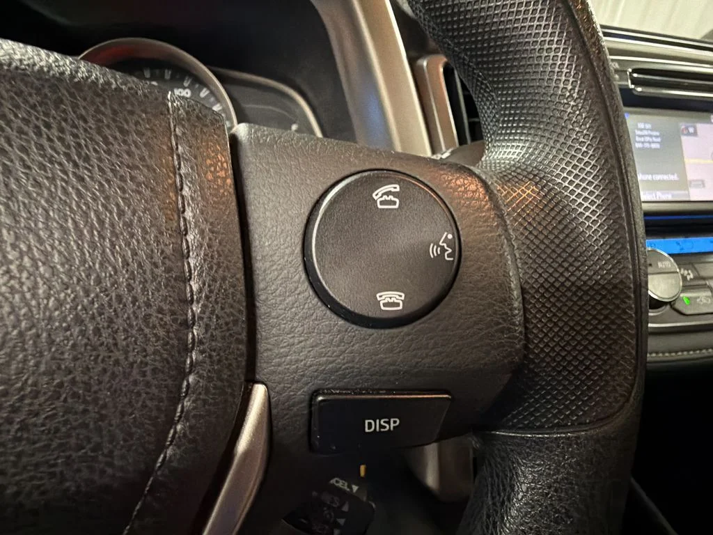 Used 2015 Blue Toyota XLE image 17