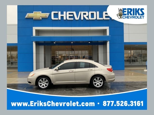 2013 Chrysler 200 Touring's photo
