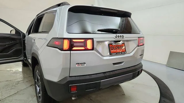 New 2026 Silver Zynith Clear-Coat Exterior Paint Jeep Limited image 17