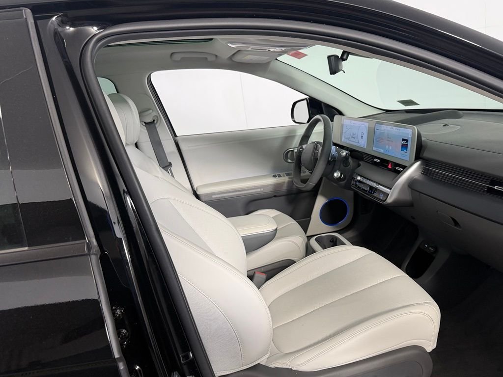 Used 2024 Abyss Black Hyundai Limited image 32