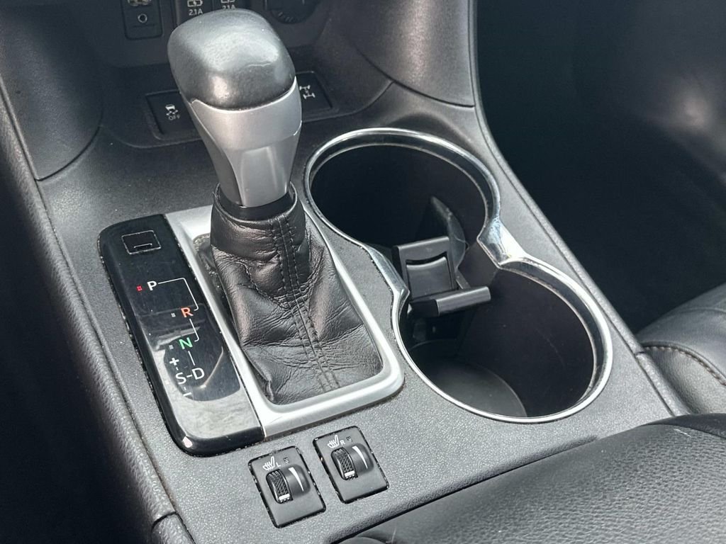 Used 2018 Black Toyota XLE image 19