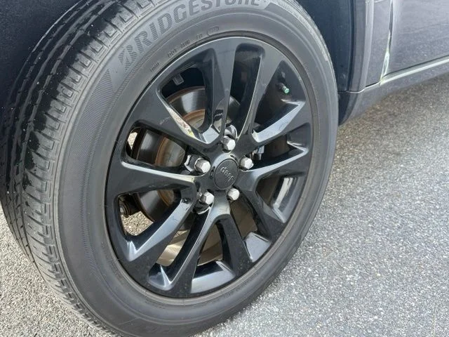 Used 2020 Granite Crystal Metallic Clearcoat Jeep Altitude image 14