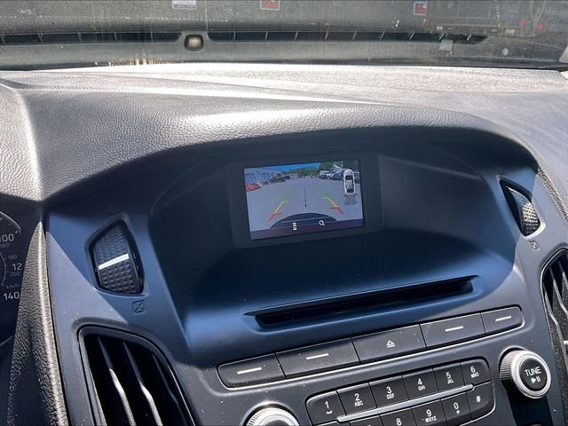 Used 2015 Red Ford SE image 26