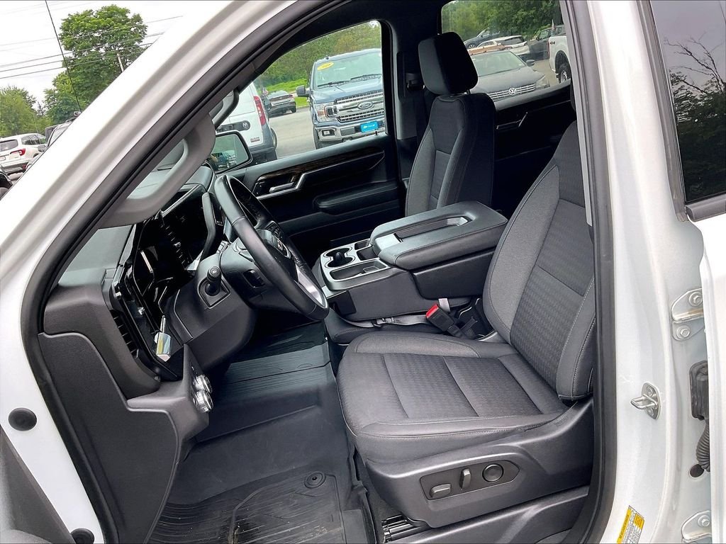 Used 2023 White GMC Elevation image 10