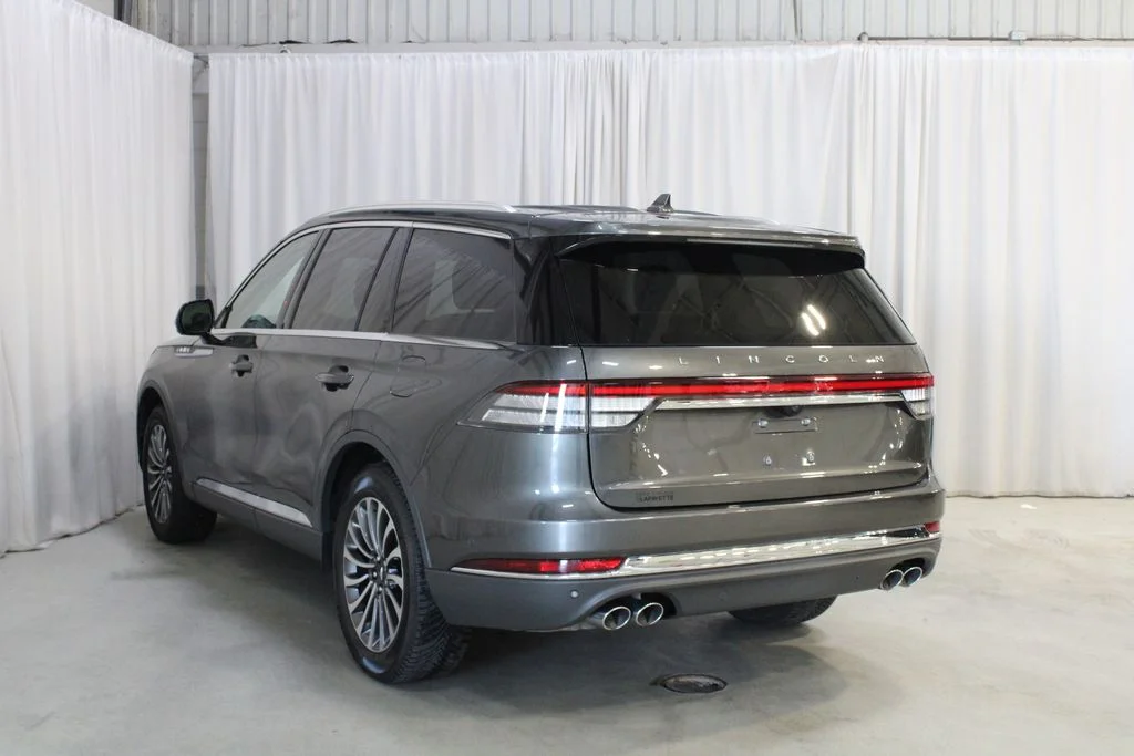 Used 2020 Gray Lincoln Reserve image 25