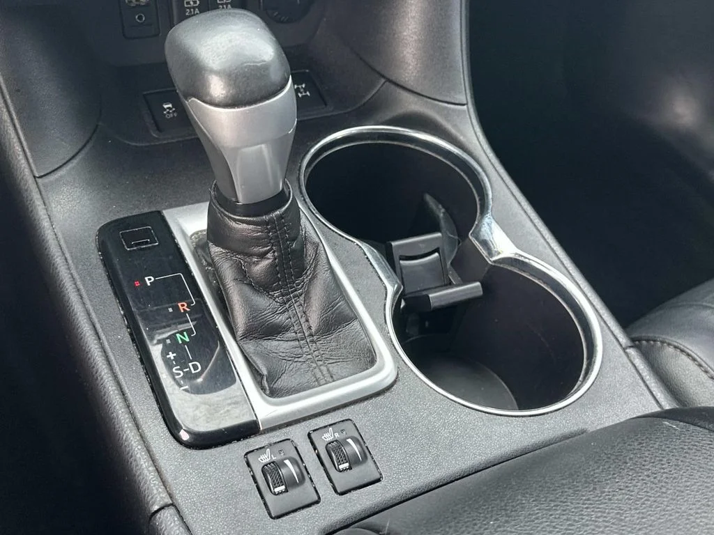 Used 2018 Black Toyota XLE image 19
