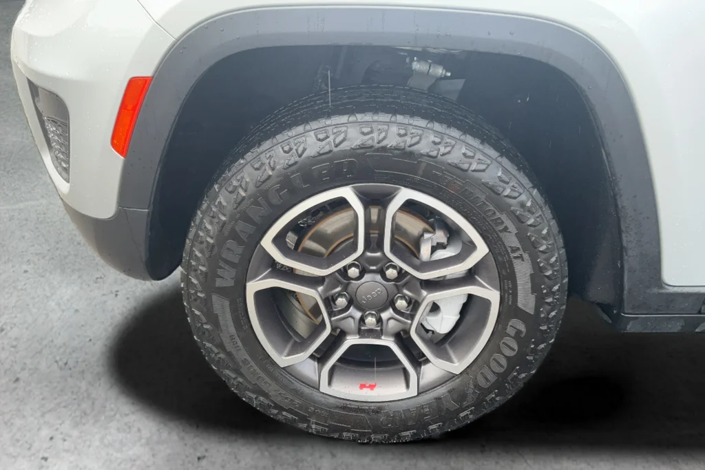 Used 2022 Silver Jeep Trailhawk image 24