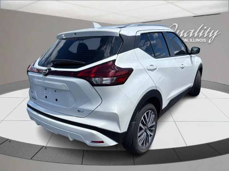 Used 2023 Aspen White Tricoat Nissan SV image 4