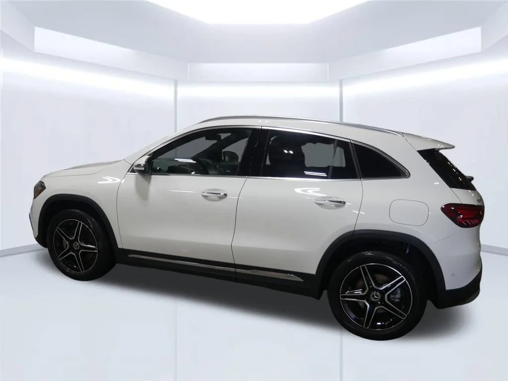 New 2026 Polar White Mercedes-Benz GLA 250 image 2