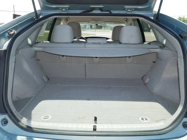 Used 2013 Pearl Toyota Three image 18