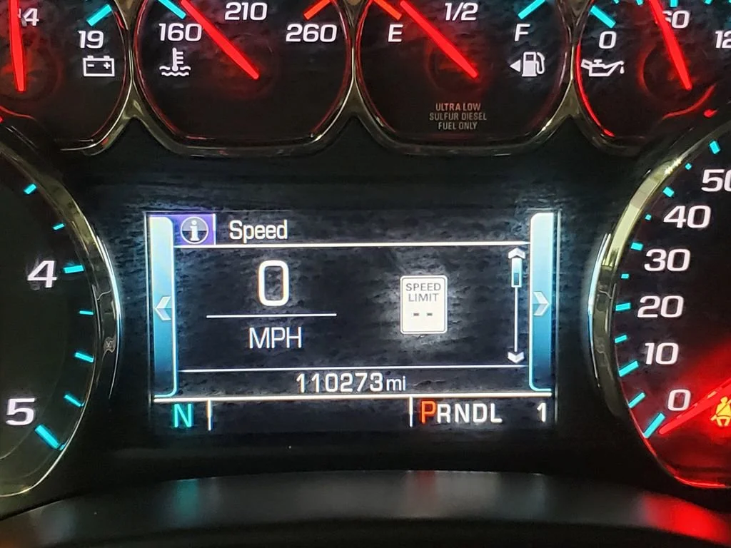 Used 2018 IRIDESCENT PEARL TRICOAT Chevrolet LTZ image 17