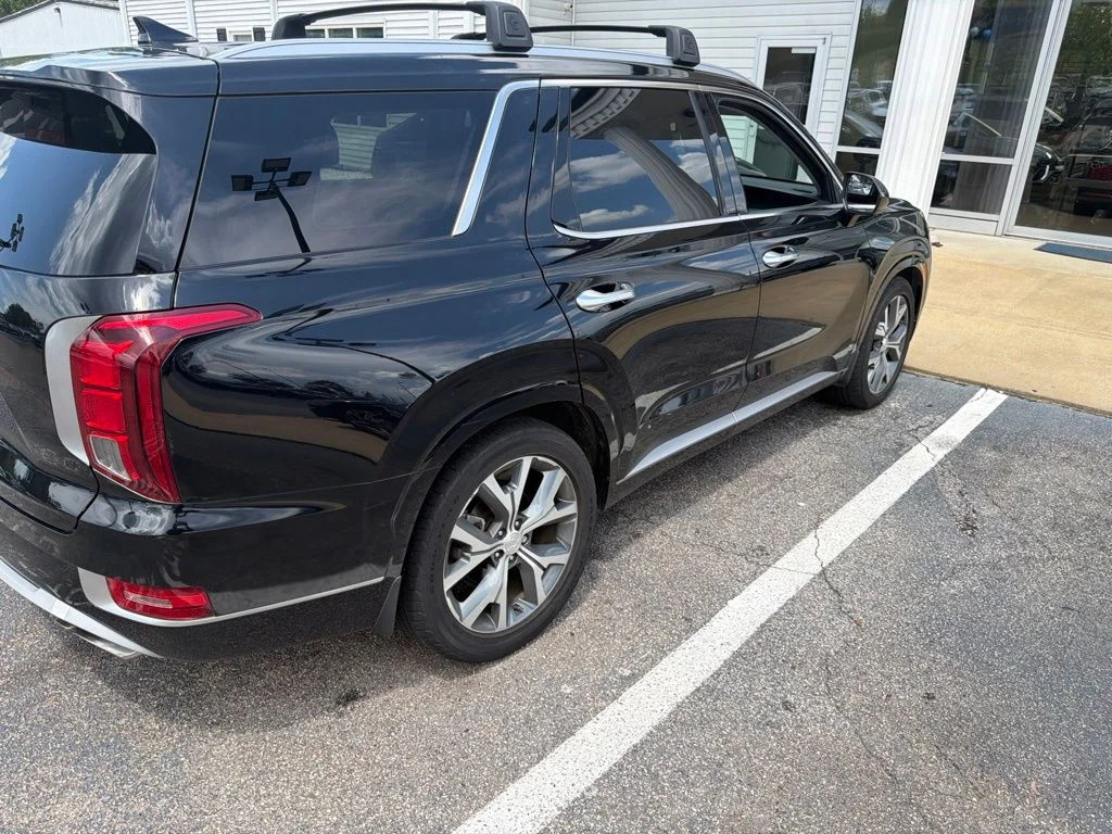 Used 2021 Black Hyundai Limited image 5
