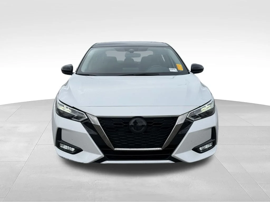Used 2022 White Nissan SR image 22