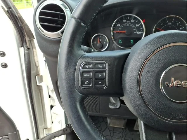 Used 2018 White Jeep Unlimited Sahara image 22