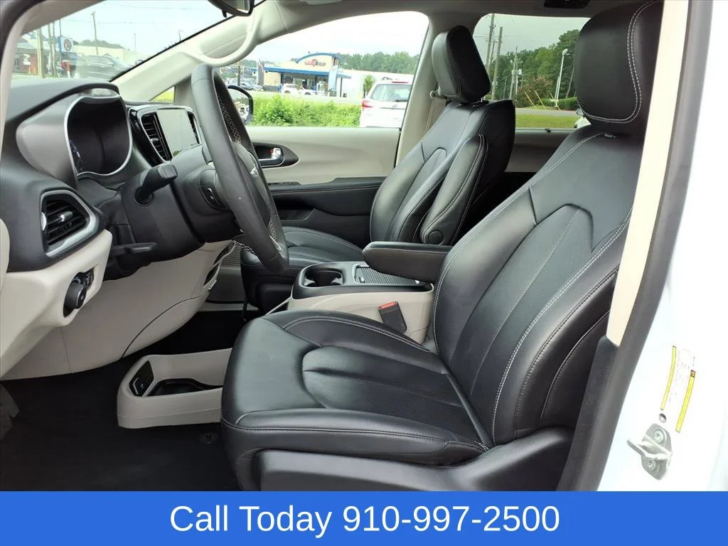 Used 2024 White Chrysler Touring L image 9