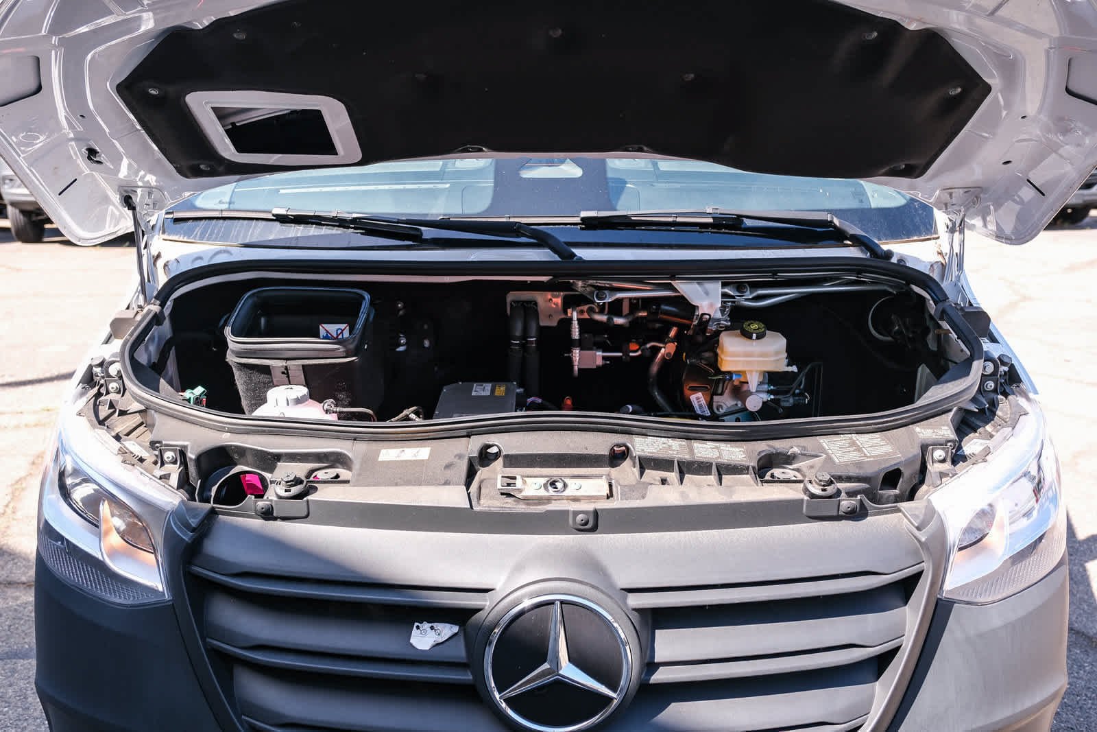 New 2025 Arctic White Mercedes-Benz Cargo 170 WB High Roof RWD Electric Motor image 28