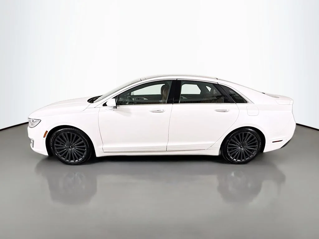 Used 2017 White Lincoln Reserve image 4