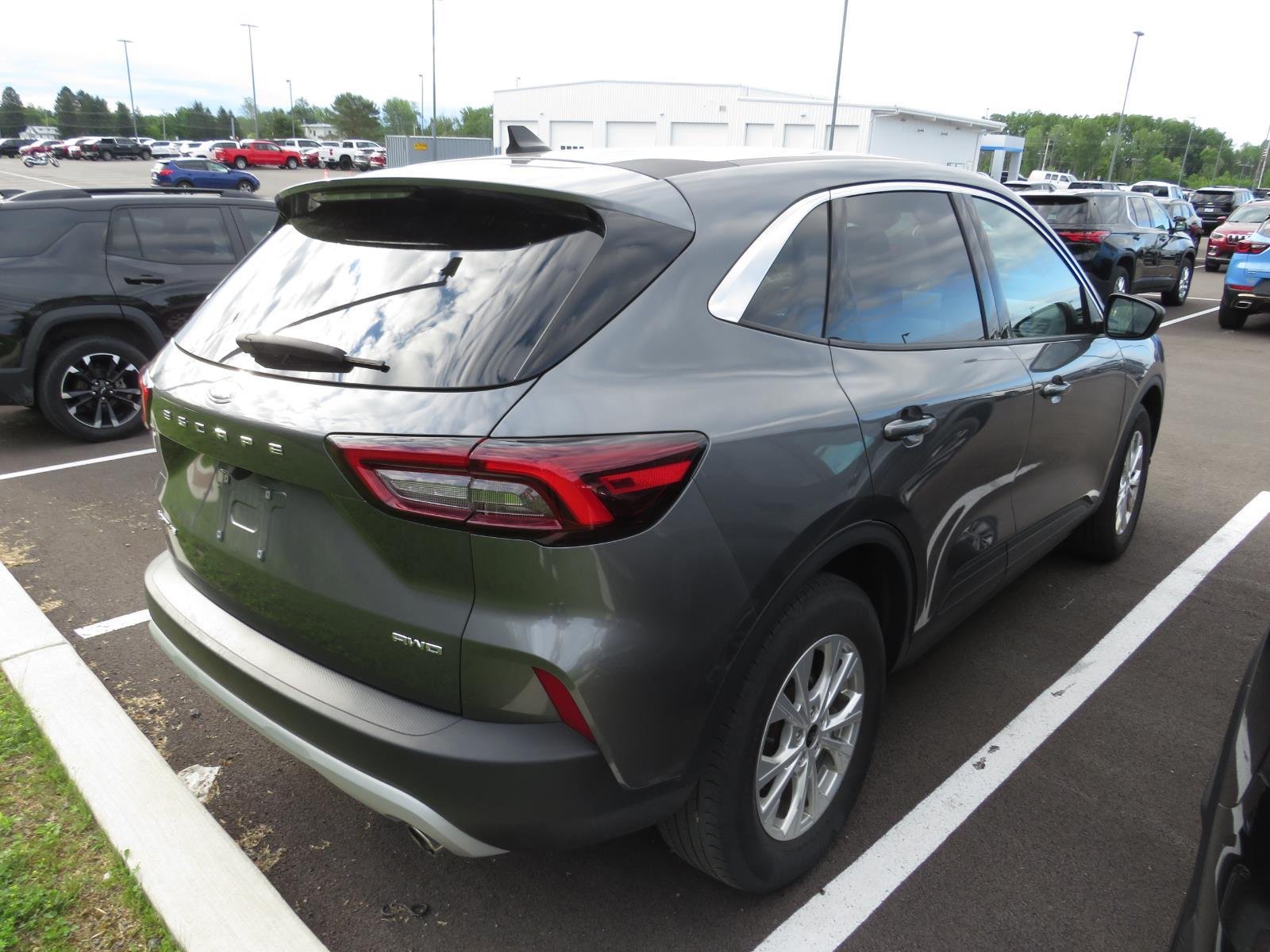Used 2023  FORD TRUCK  image 13