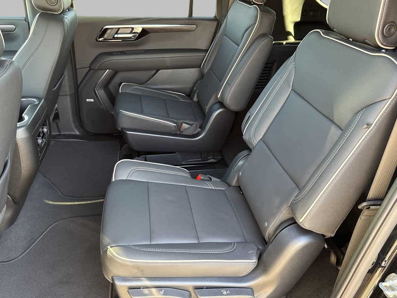 2026 Chevrolet Suburban Premier - Photo 13