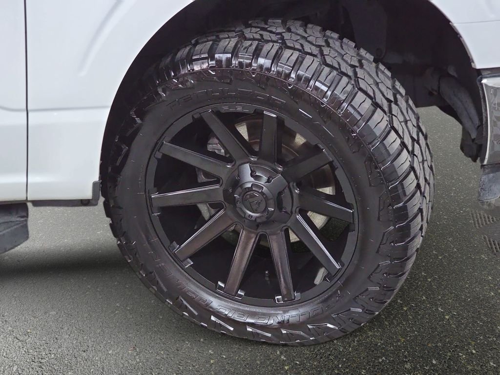 Used 2024 Oxford White Ford XLT image 32